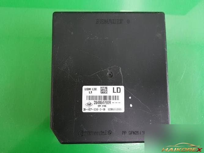 Renault SM3 2010 — блок предохранителей (подкапотный) 284B64790R