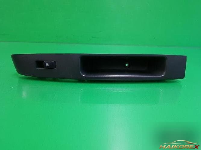 Chevrolet Spark 2012 — кнопка стеклоподъемника водителя