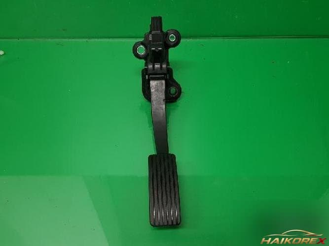 Jeep Compass 2013 — педаль газа 04891585AD
