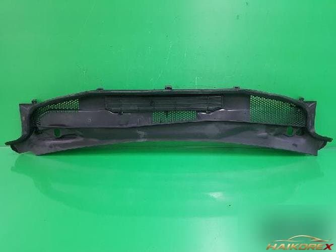 Mercedes-Benz B-Class 2009 — панель под лобовым стеклом A1698300413