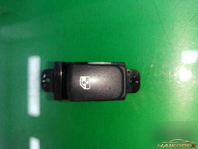 Kia Carens 2009 — кнопка стеклоподъемника 935761D101