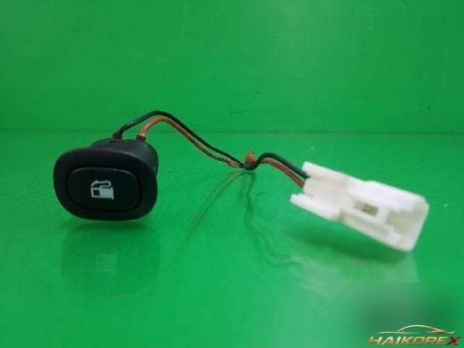 Kia Carens 2009 — кнопка топливного люка 935901D000WK