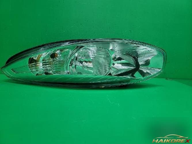 Renault SM3 2011 — фара левая 260600047R