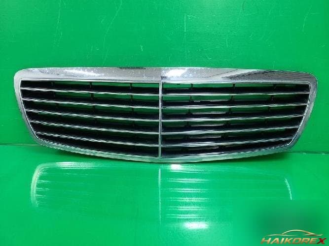 Mercedes-Benz E-Class 2005 — решетка радиатора