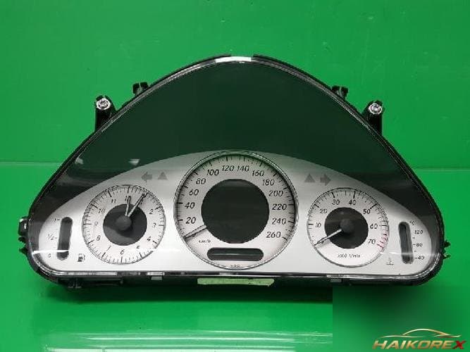 Mercedes-Benz E-Class 2005 — приборная панель A2115407147 2