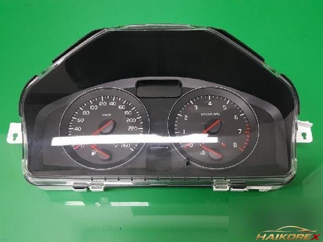 Volvo C30 2010 — панель приборов