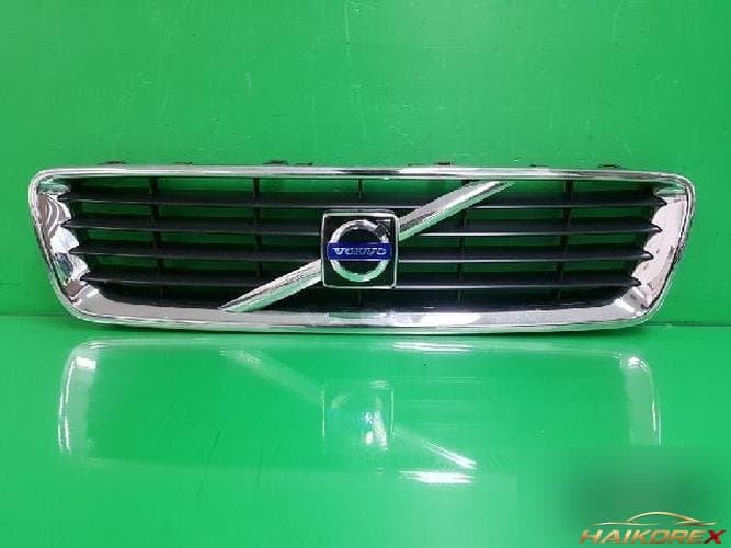 Volvo C30 2010 — решетка радиатора 30657194