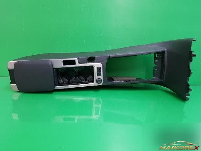 Volvo C30 2010 — консоль (коробка) 1796953