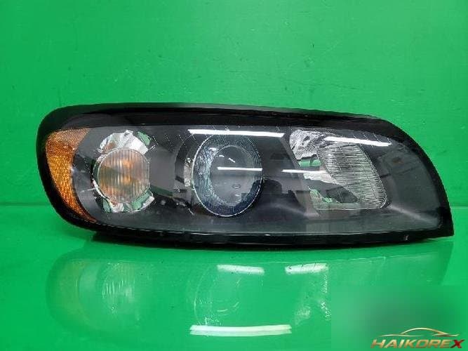 Volvo C30 2010 — фара правая 31214542