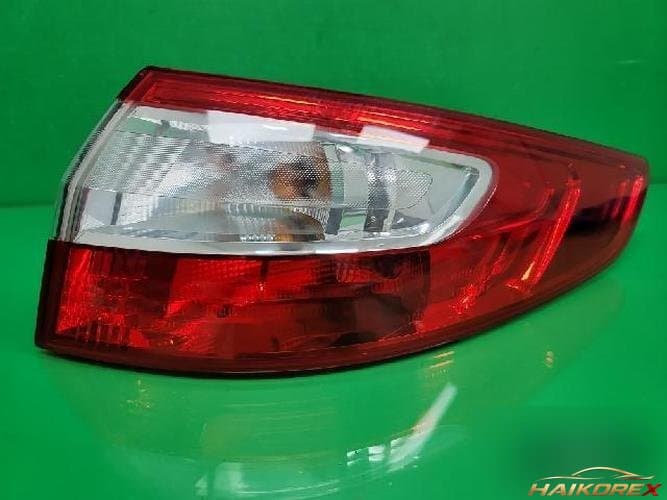Renault SM3 2010 — задний комбинированный фонарь правый (пассажирский)