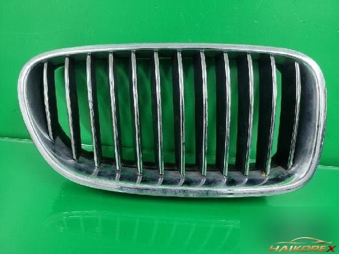 BMW 5 Series 2012 — решётка радиатора правая