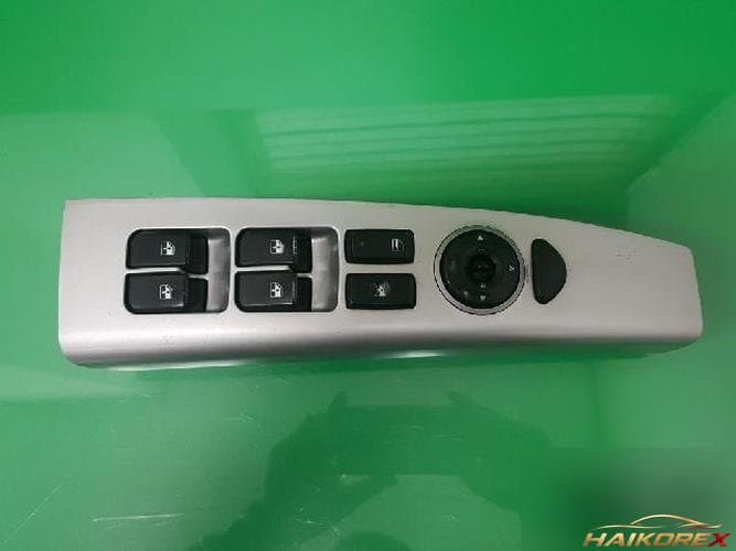 Hyundai Santa Fe 2007 — выключатель электростеклоподъемника передний левый 935702B100S4