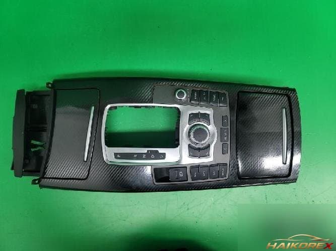Audi A6 2006 — крышка консоли