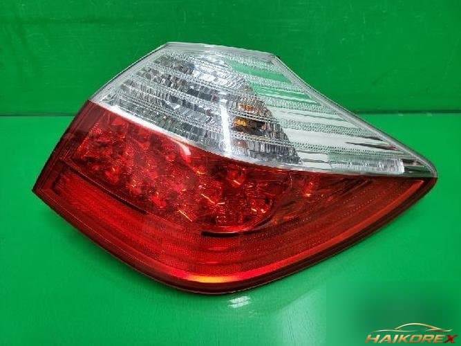 Hyundai Genesis 2011 — комбинированный фонарь задний правый (пассажирский) 92402 3M060 4
