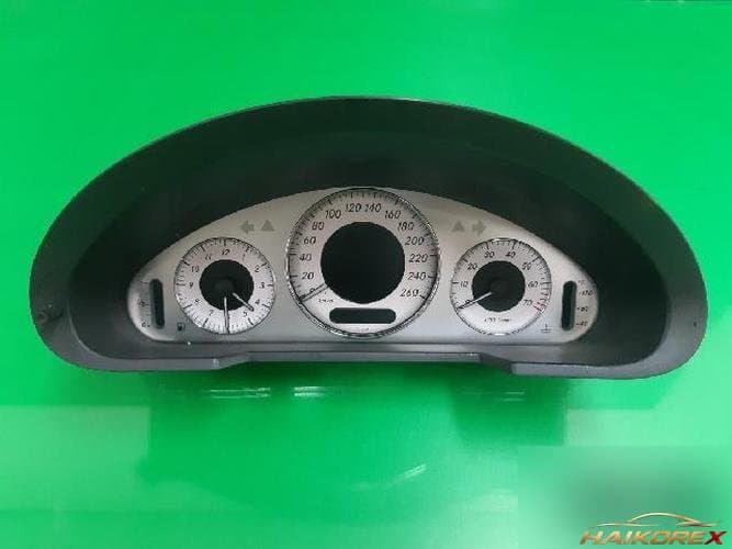 Mercedes-Benz E-Class 2006 — панель приборов A2115401748