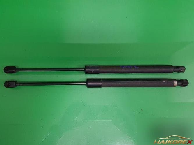 Volkswagen Golf 2008 — крышка багажника 1K6827550F