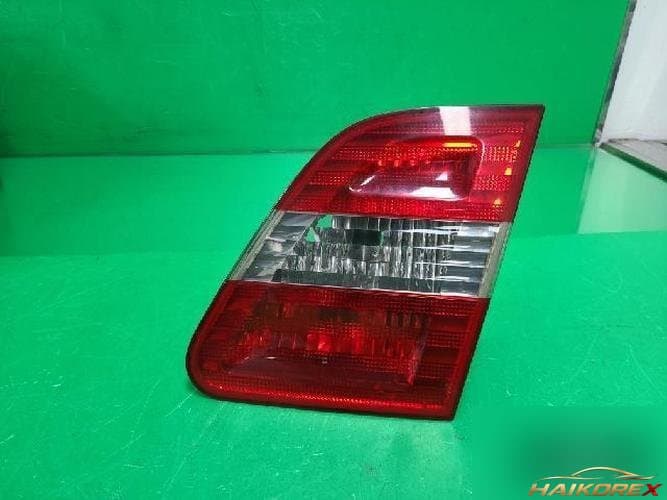 Mercedes-Benz B-Class 2008 — накладка крышки багажника (с фонарём) A1698201664 2