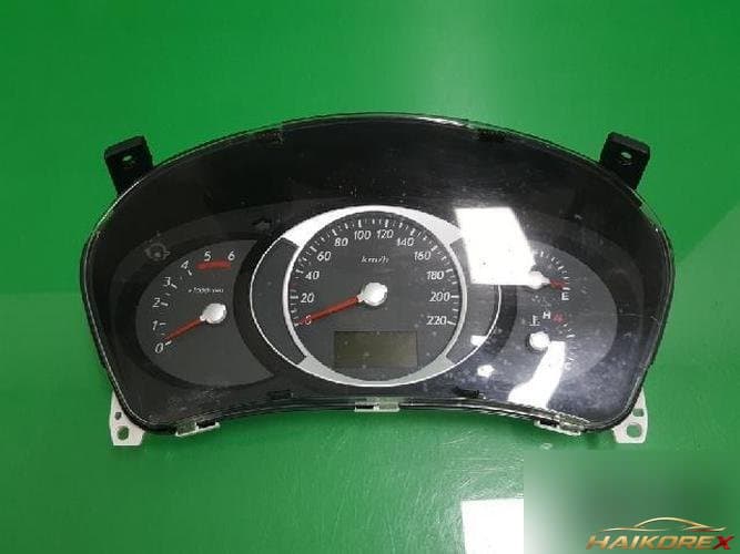Hyundai Tucson 2008 — приборная панель