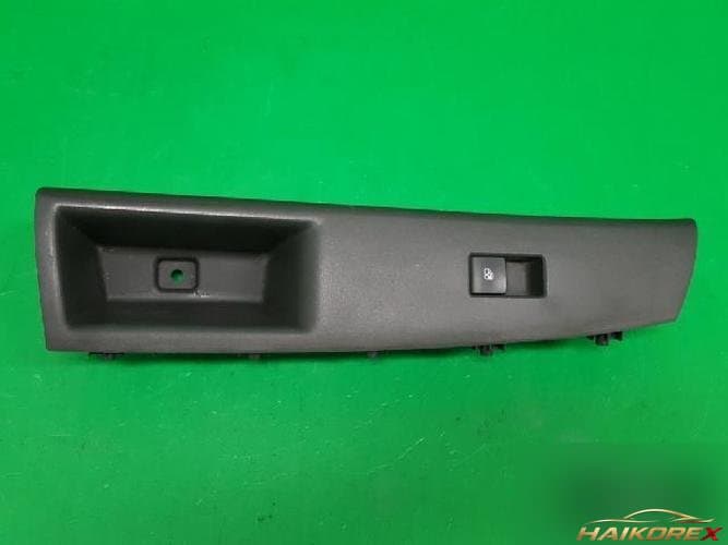 Daewoo Lacetti 2009 — кнопка стеклоподъемника 1