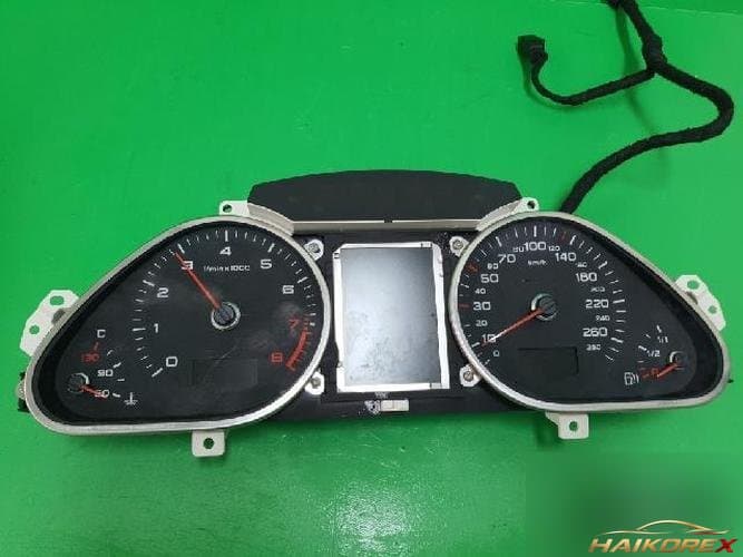 Audi A6 2010 — панель приборов 4F0 920 901 M 15