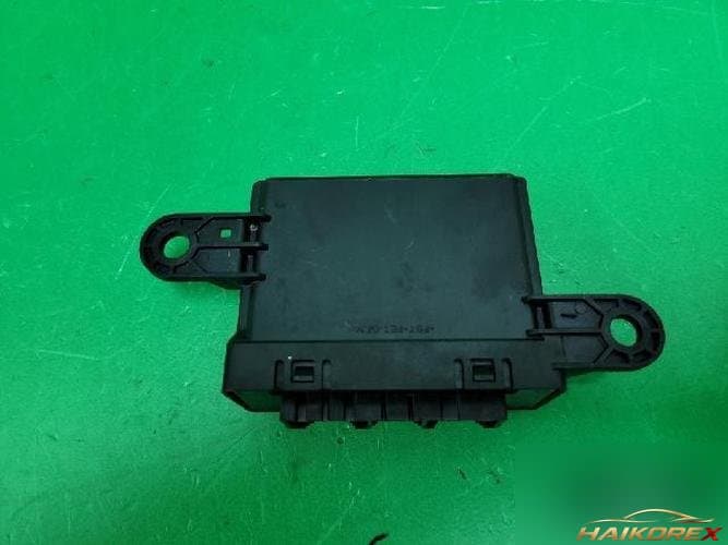 Chrysler 200 2015 — модуль ETACS/BCM 68236965AE