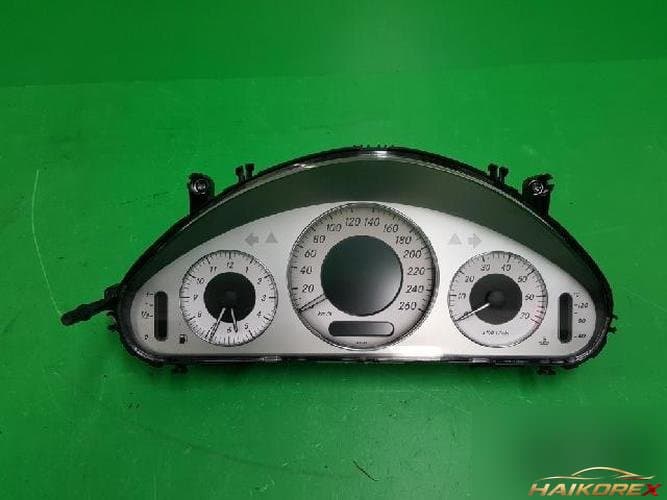 Mercedes-Benz E-Class 2006 — приборная панель A2115401748