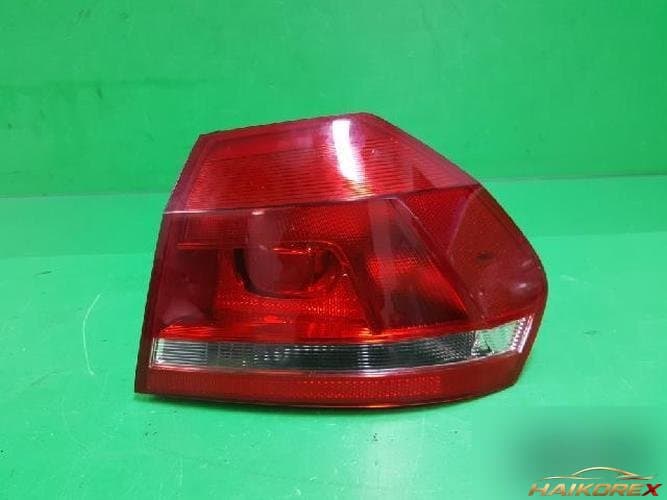 Volkswagen Passat 2013 — комбинированный фонарь задний правый (пассажирский) 561 945 096