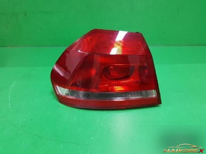 Volkswagen Passat 2013 — комбинированный фонарь задний левый 561945095E