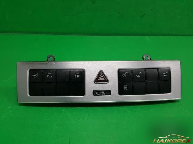 Mercedes-Benz C-Class 2006 — панель приборов (dashboard)