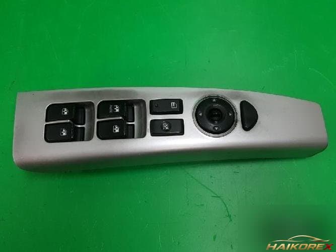 Hyundai Santa Fe 2008 — кнопка стеклоподъёмника 935702B100S4