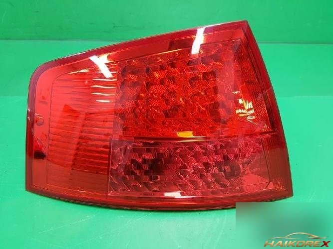 Audi A8 2006 — комбинированный фонарь задний левый (со стороны водителя)