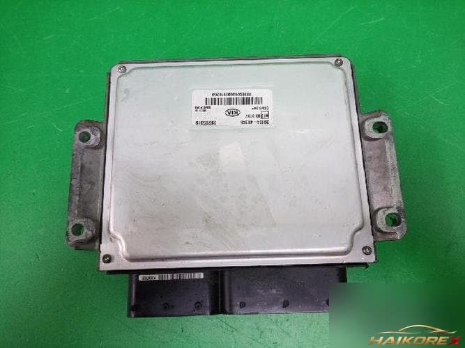 Kia Carnival 2010 — блок управления двигателем ECU 39104 4X945