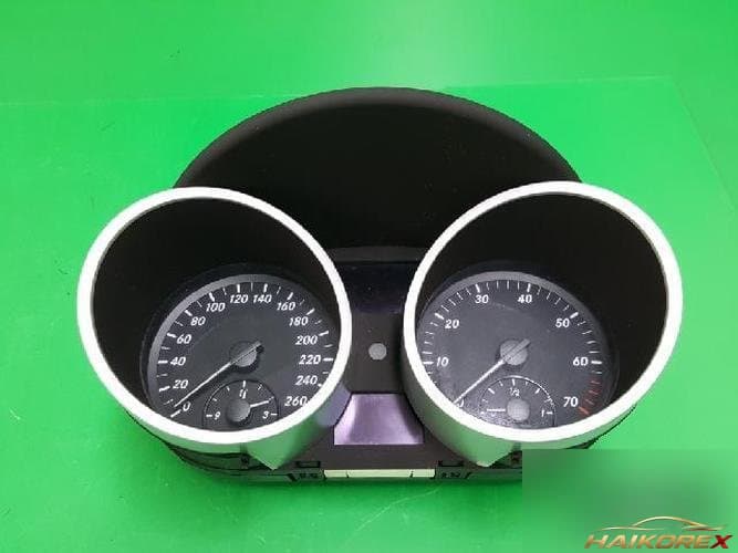 Mercedes-Benz SLK-Class 2006 — приборная панель