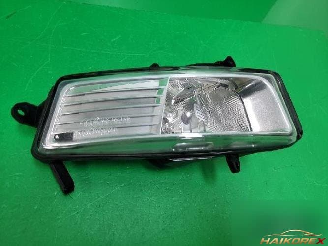 Audi A6 2010 — противотуманная фара правая (ПТФ)