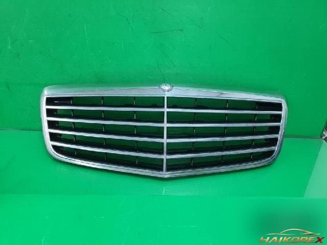 Mercedes-Benz E-Class 2008 — решетка радиатора A 211 880 17 83