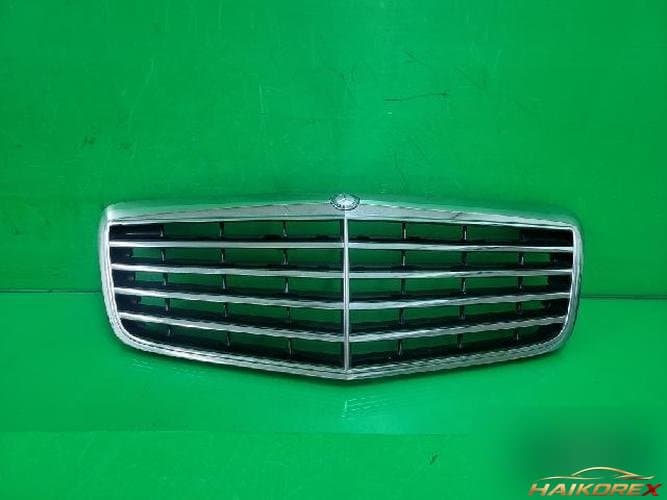 Mercedes-Benz E-класс 2007 — решётка радиатора A211 880 17 83