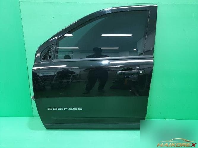 Jeep Compass 2012 — передняя дверь левая