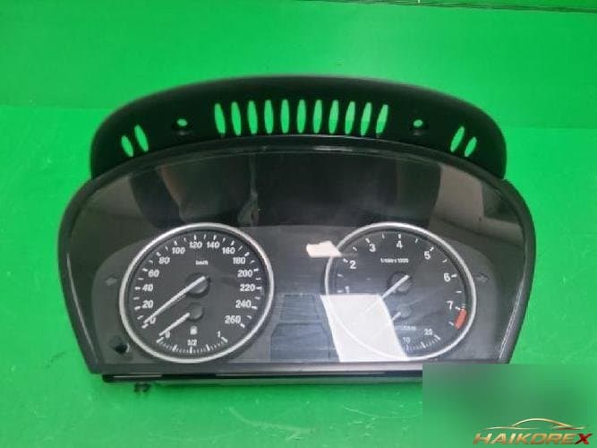 BMW 5 Series 2008 — приборная панель 6965359