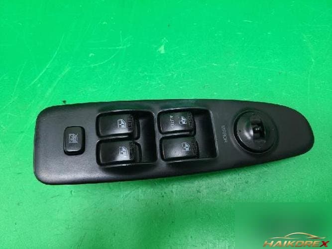 Hyundai Avante 2006 — переключатель стеклоподъемника 935702D100CA