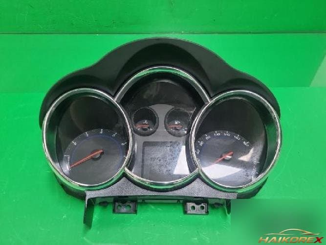 Daewoo Cruze 2012 — панель приборов