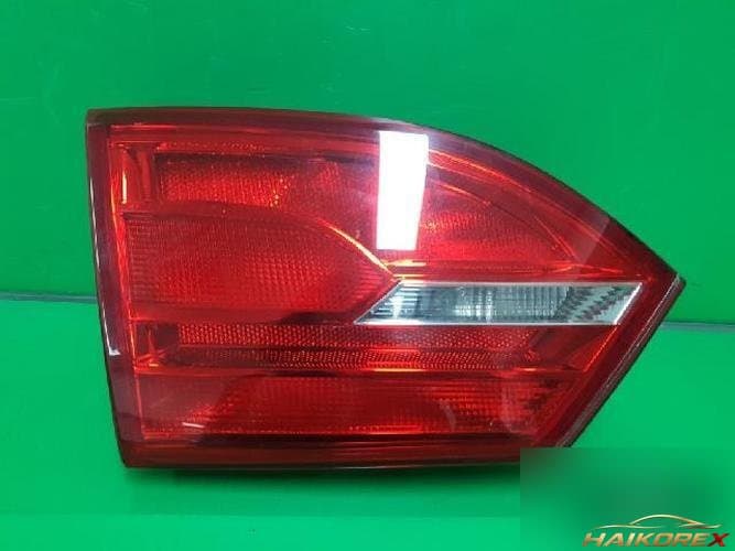 Volkswagen Jetta 2014 — накладка задней двери левая 5C6 945 259 A
