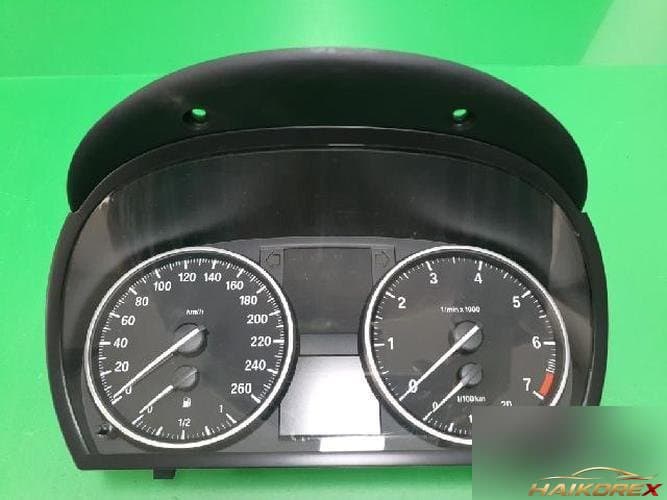 BMW 3 Series 2011 — приборная панель 9187336-01
