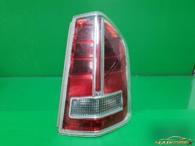Chrysler 300 2011 — комбинированный фонарь задний правый