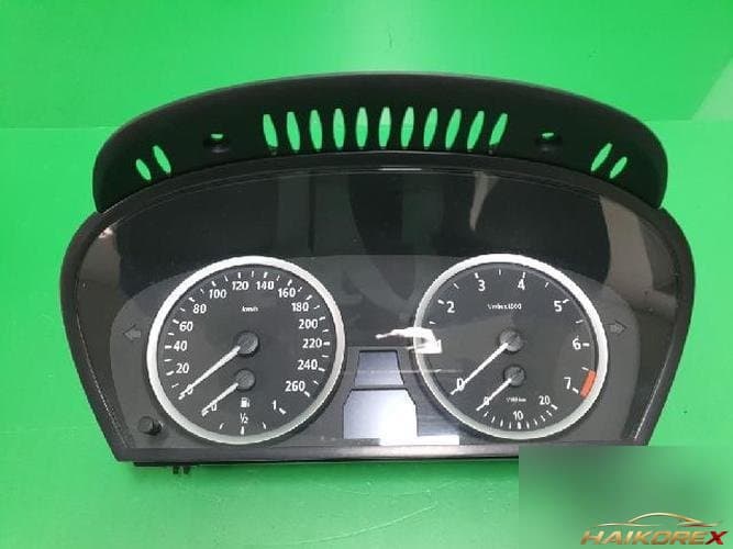 BMW 5 Series 2007 — панель приборов