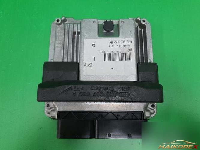 Audi A4 2012 — блок управления двигателя ECU 03906022