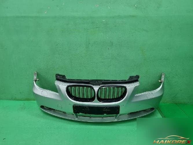 BMW 5-Series 2004 — передний бампер