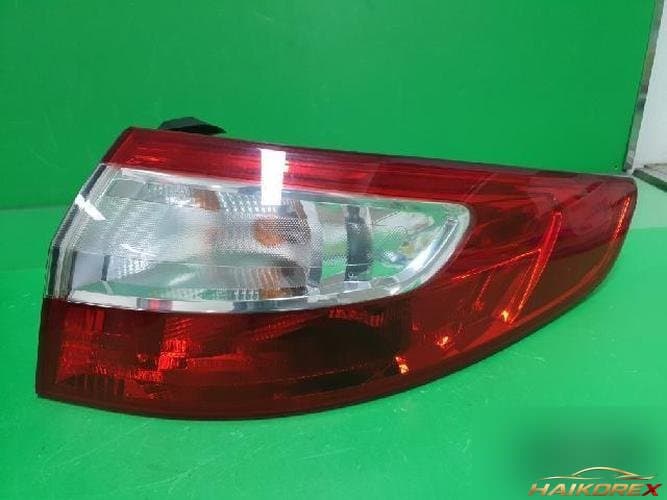Renault SM3 2010 — комбинированный фонарь задний правый 265500016R