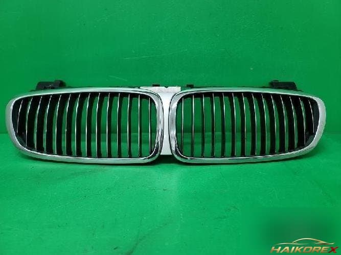 BMW 7 серия 2006 — решетка радиатора правая