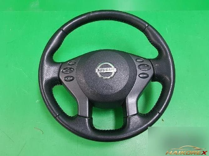 Nissan Altima 2010 — рулевое колесо 1