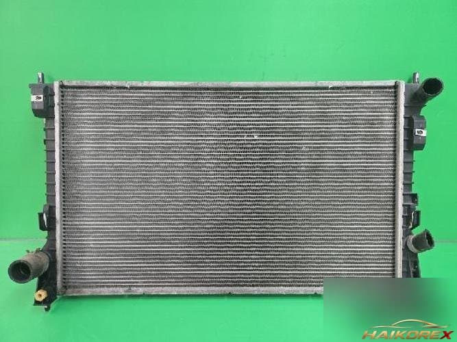Ford MKS 2011 — радиатор 7T43 8005 AB